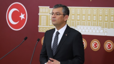 CHP Genel Başkanı Özel, Zübeyde Hanım'ı mezarı başında andı