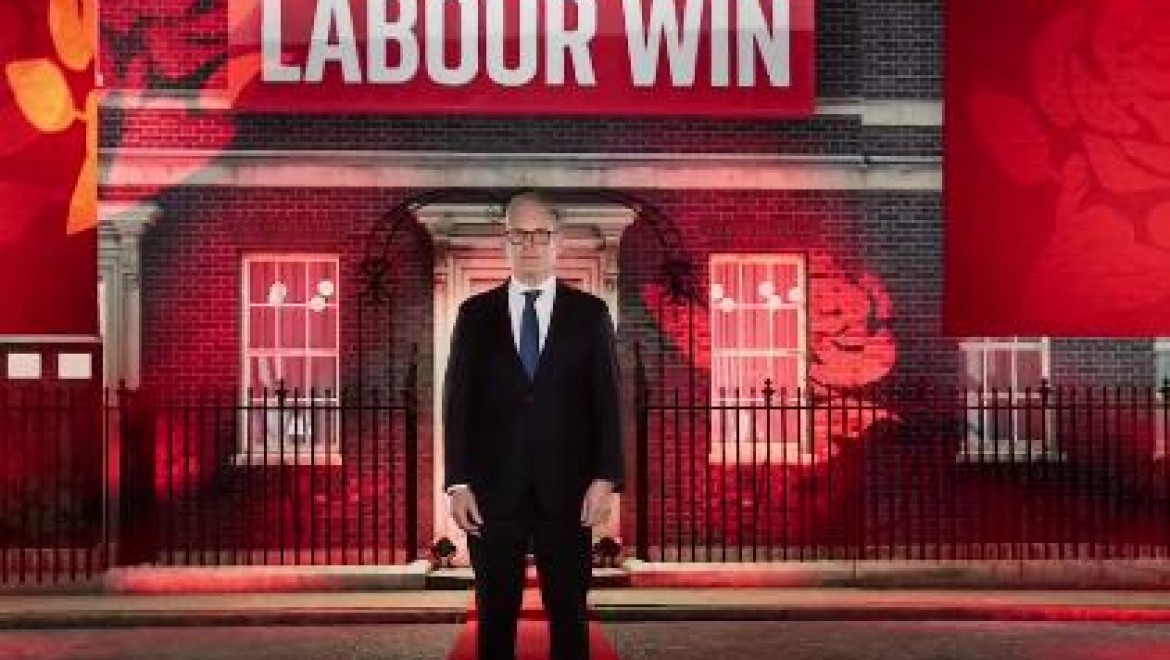 İngiltere'de seçimlerde İşçi Partisi ezici bir zafer kazandı