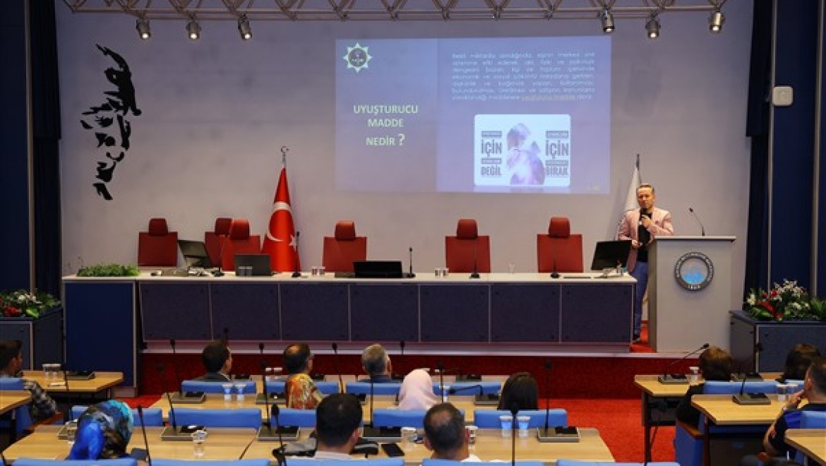 Kayseri'de "Madde Bağımlılığı ile Mücadele ve Çözümleri Eğitim Programı" düzenlendi