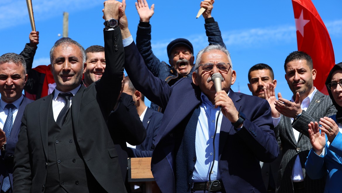 Başkan Büyükkılıç, Sarızlı'da vatandaşlarla buluştu