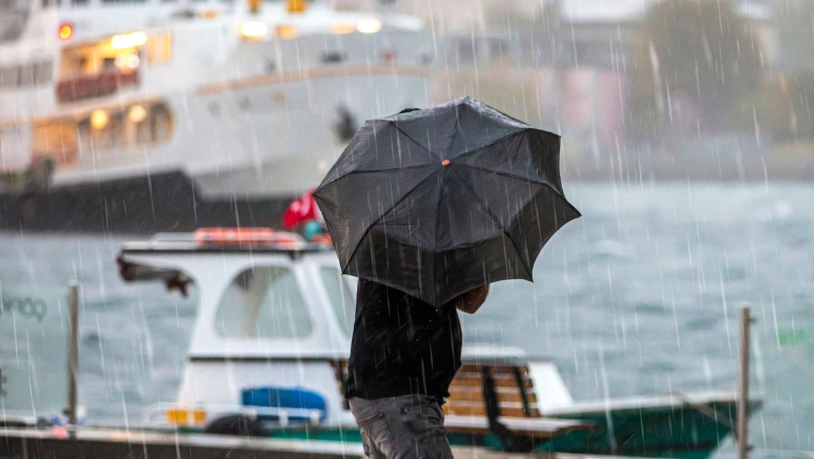 AKOM'dan İstanbul için sağanak yağış ve fırtına uyarısı