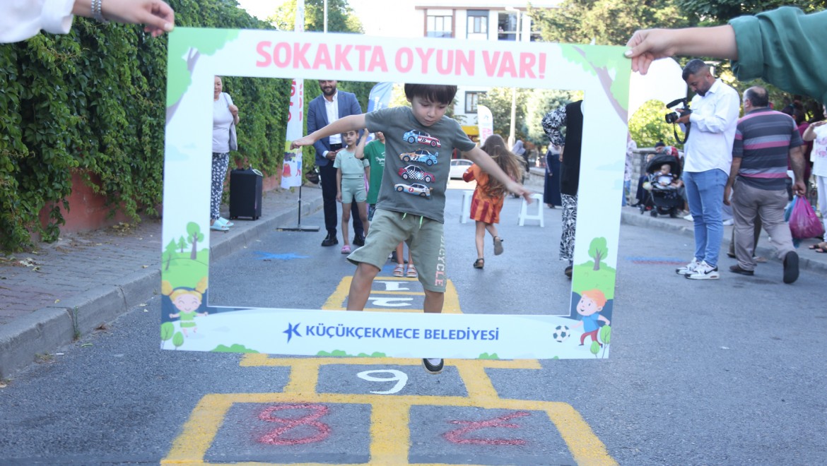 Küçükçekmece Belediyesi'nden "Sokakta Oyun Var" etkinliği
