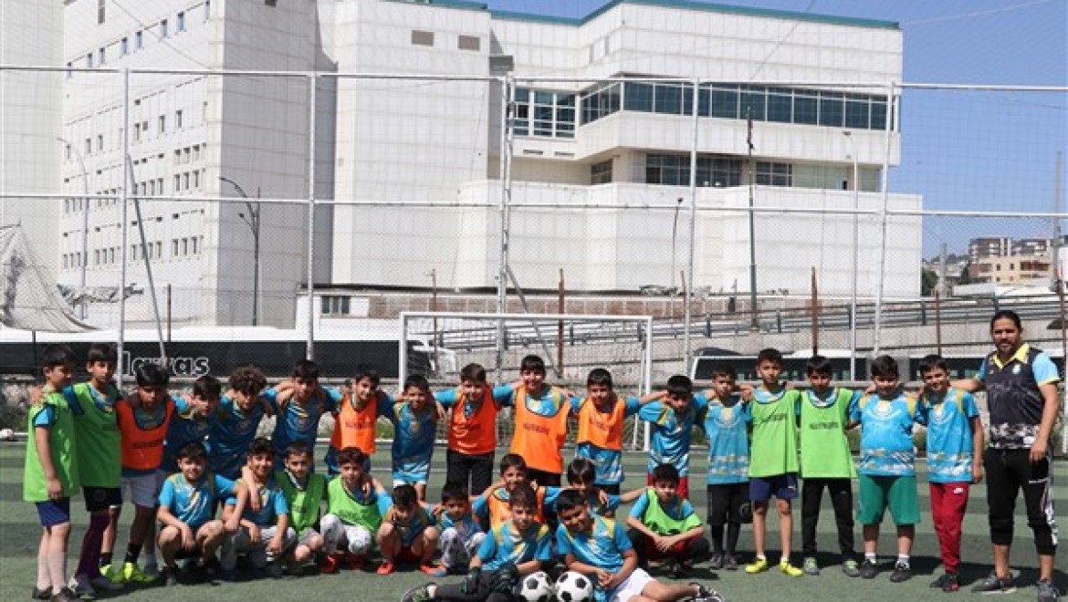 Haliliye'de Futbol Okulu ile genç yetenekler yetişiyor