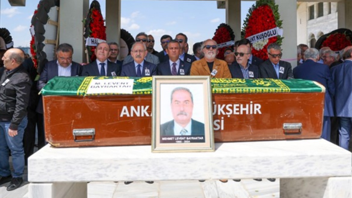Özel, CHP TBMM Grup Müdürü Bayraktar'ın cenaze törenine katıldı
