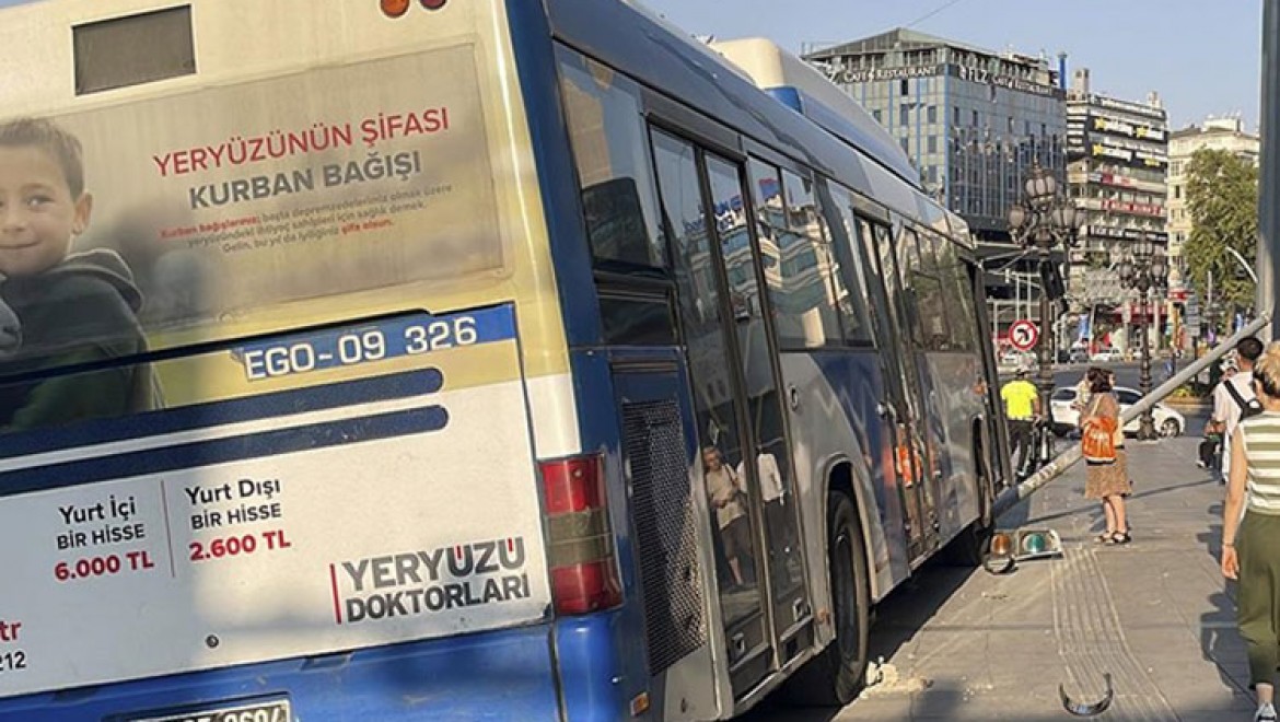 Başkentte EGO otobüsünün sinyalizasyon direğine çarptığı kazada 1 kişi yaralandı