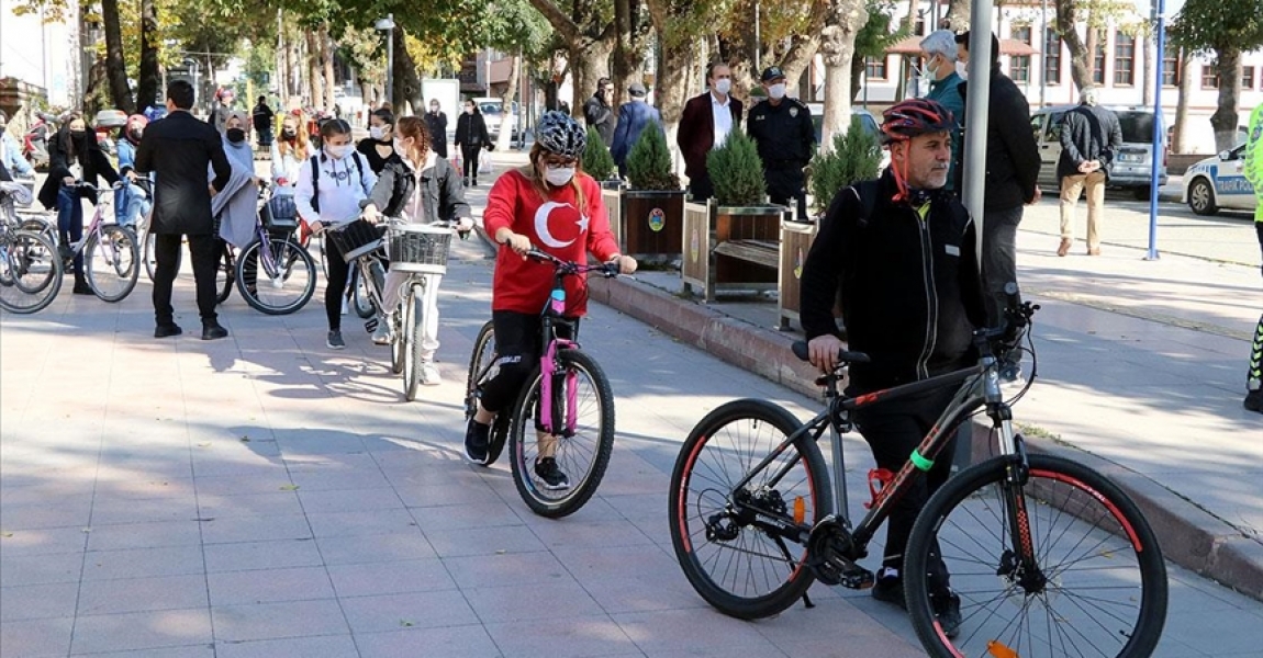 Çankırı'da bisiklet ve scooter kullanımını teşvik etmek için tur düzenlendi