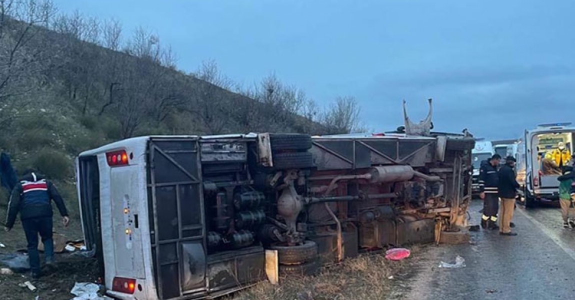 Amasya'da tur otobüsünün devrilmesi sonucu 27 kişi yaralandı