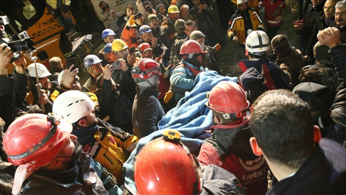 Osmaniye'de 88 saat enkaz altında kalan 36 yaşındaki kişi kurtarıldı