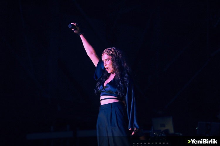 Yıldızlı Geceler' in Kapanış Konseri'nde Sertab Erener'i Ağırladı