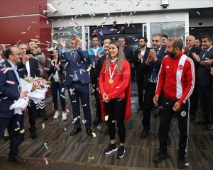 Dünya şampiyonu milli boksör Hatice Akbaş, memleketi Malatya'da coşkuyla karşılandı