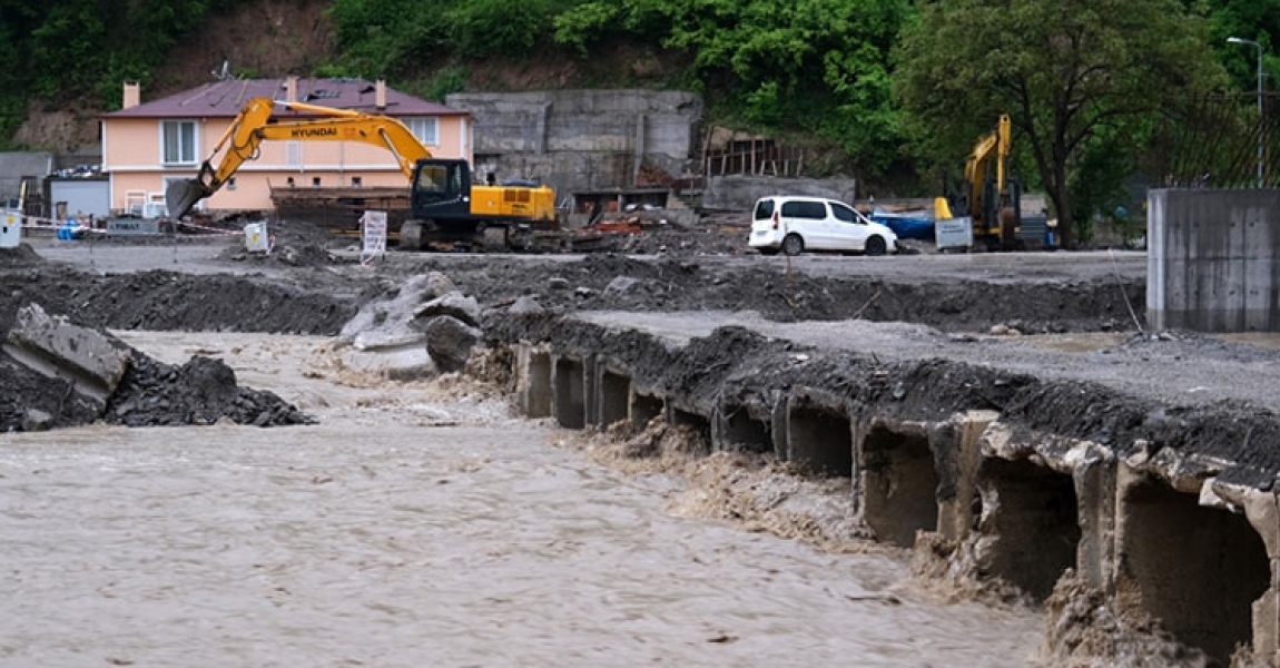 Kastamonu'da derelerin su seviyesinin yükselmesiyle 15 geçici köprü zarar gördü