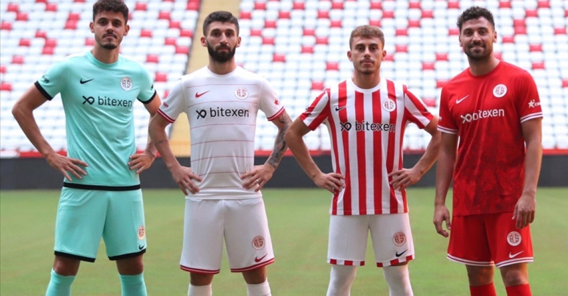 Antalyaspor, yeni sezonda giyeceği 'Manavgat' formasını tanıttı