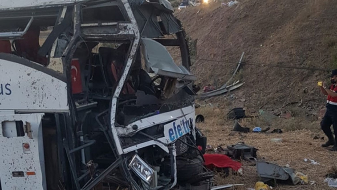 Balıkesir'de yolcu otobüsü devrildi: 15 ölü, 17  yaralı