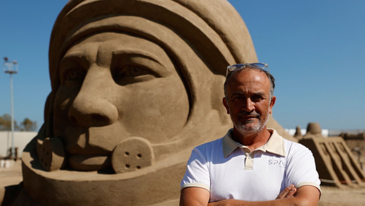 Antalya'da 50 metre uzunluğundaki kumda rekor denemesi