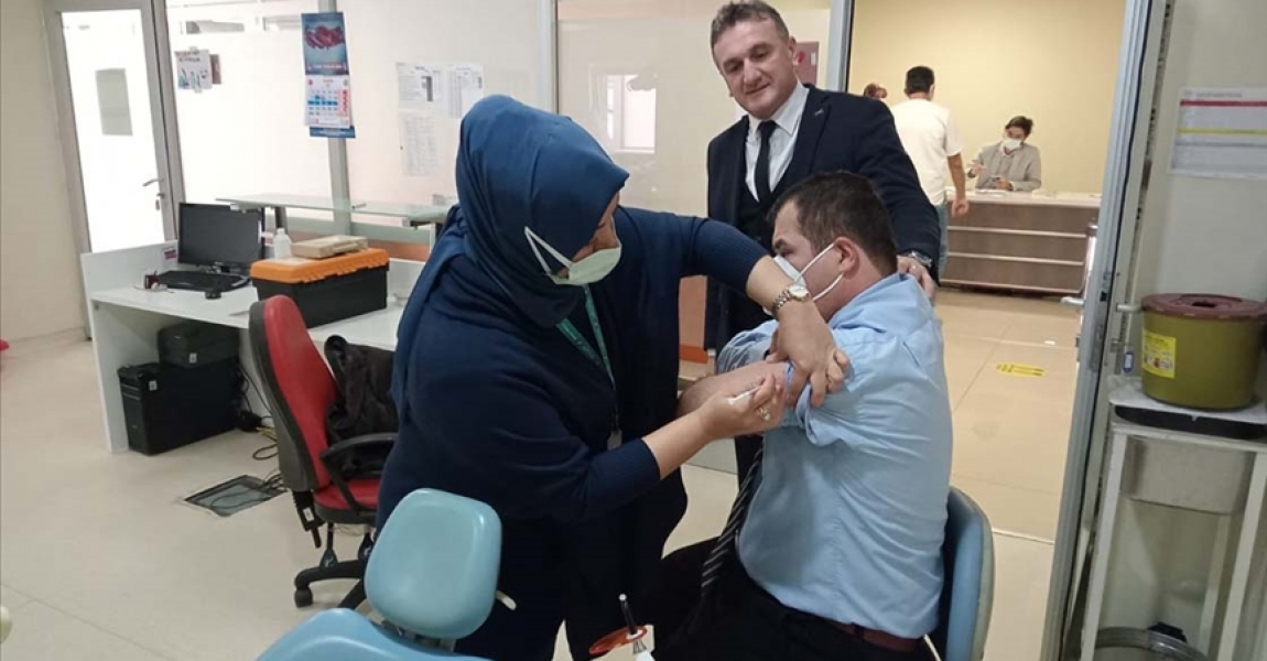 Kovid-19 vaka oranında zirvede bulunan Karabük'te aşı seferberliği başlatıldı