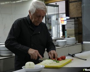 Kayserili İbrahim usta 50 yıldır közde pişirdiği yemekleriyle damakları lezzetlendiriyor