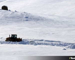 Sivas'ta kar ve tipi nedeniyle 32 köy yolunda ulaşım sağlanamıyor