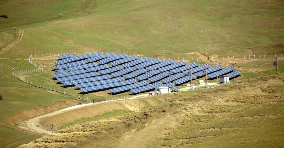 Muş'ta üç girişimci 20 dönümlük araziye güneş enerjisi santrali kurdu