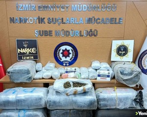 İzmir'de sokak satıcılarına yönelik uyuşturucu operasyonunda 5 zanlı yakalandı