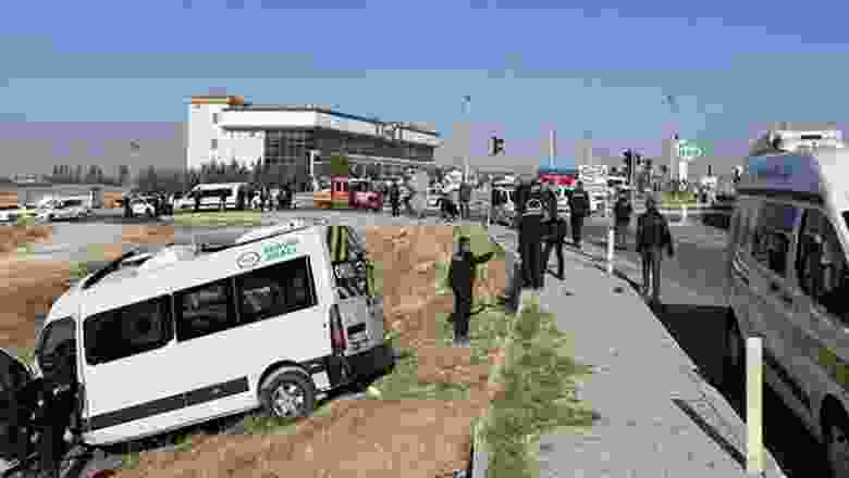 Aksaray'da işçi servisi ile kamyonet çarpıştı