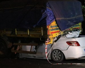 Şanlıurfa'da tıra çarpan otomobildeki 2 kişi hayatını kaybetti