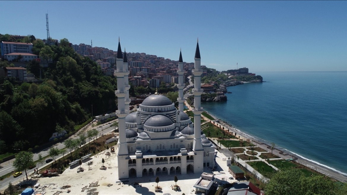 'Kömür kent'te yapımı tamamlanan Uzun Mehmet Camisi ibadete açılacağı günü bekliyor