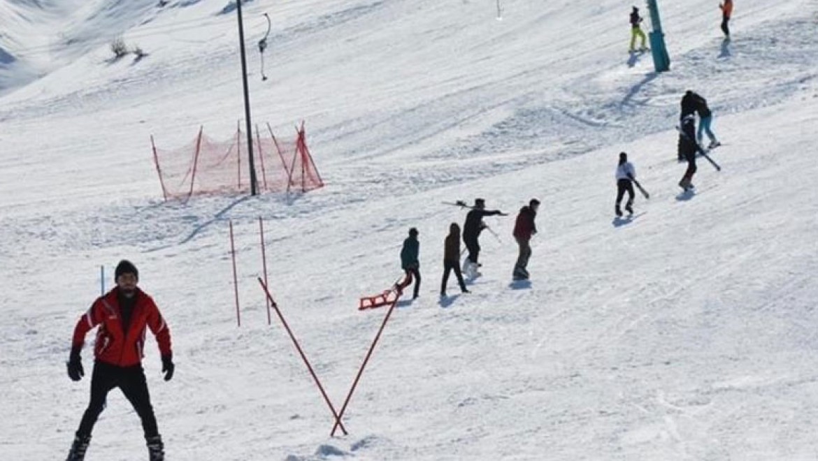 Bitlis El Aman Hanı Kayak Merkezi'nde hafta sonu yoğunluğu yaşandı