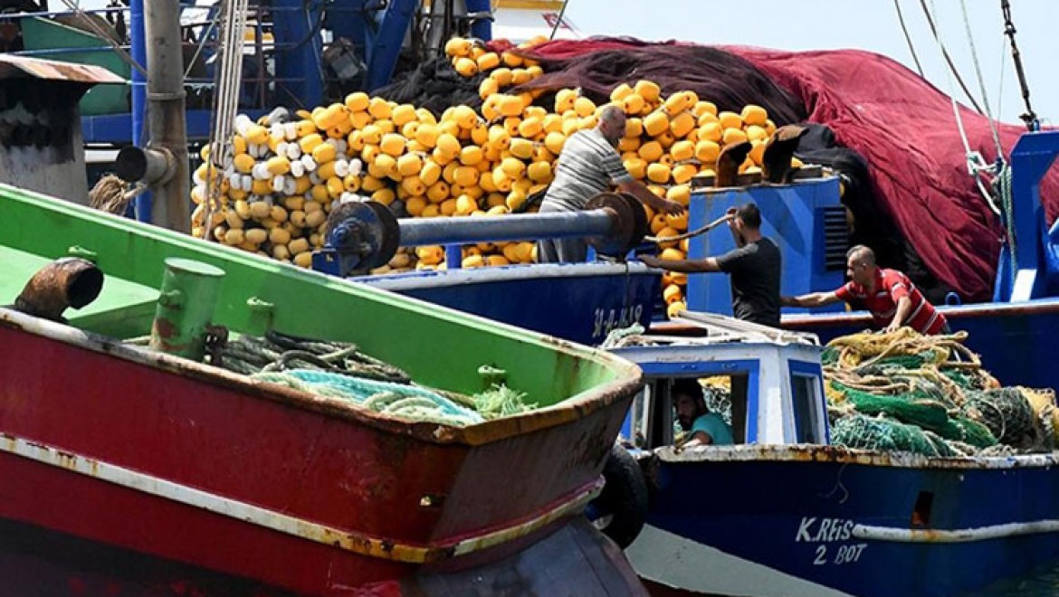 Hatay'da depremzede balıkçılar mavi sularla buluşmak için gün sayıyor