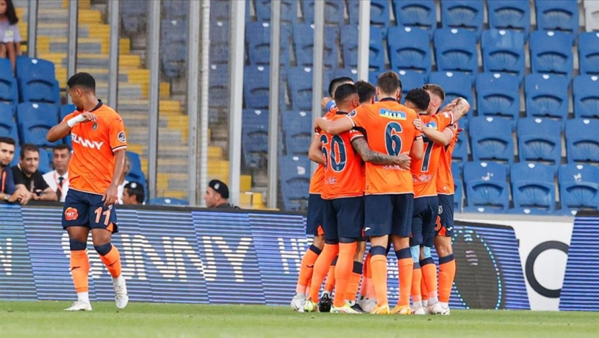 Başakşehir, sahasında Kasımpaşa'yı 4-0 mağlup etti