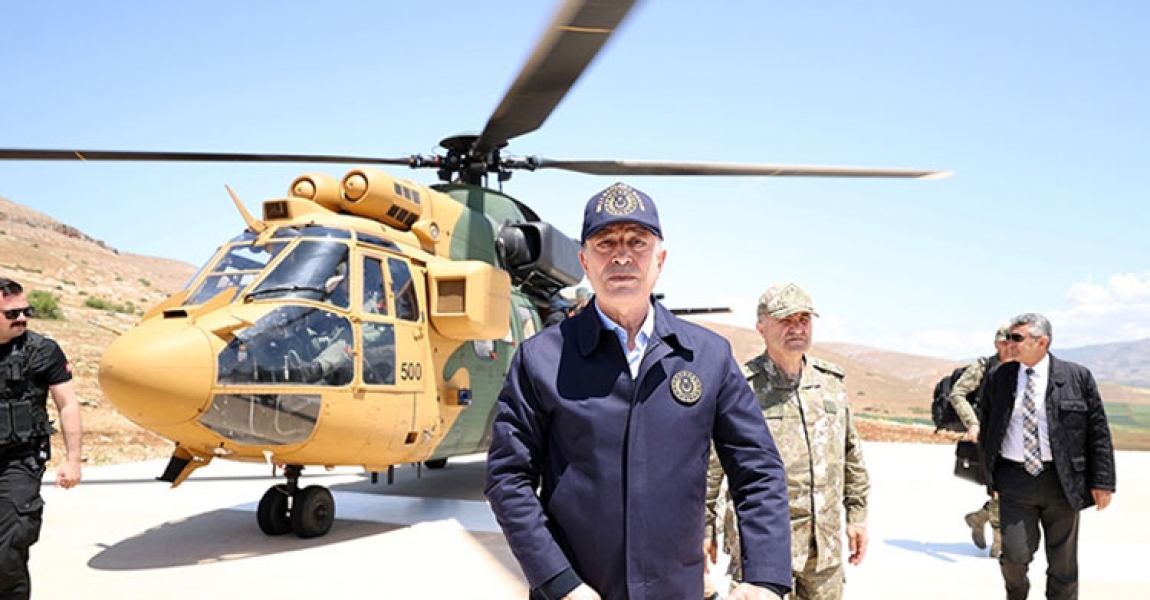 Milli Savunma Bakanı Akar, beraberindeki komutanlarla sınır hattına gidiyor