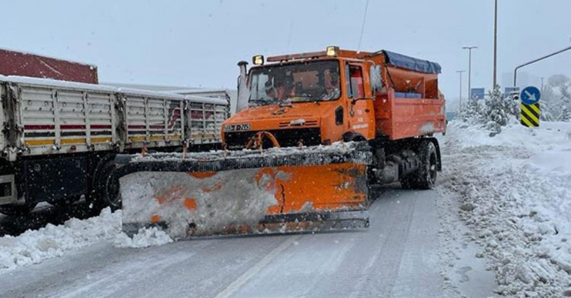 Malatya-Adıyaman kara yolu kar nedeniyle tır ve kamyon geçişine kapatıldı
