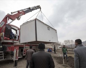 Erzurum'daki depremde evleri hasar görenlere konteyner ulaştırıldı