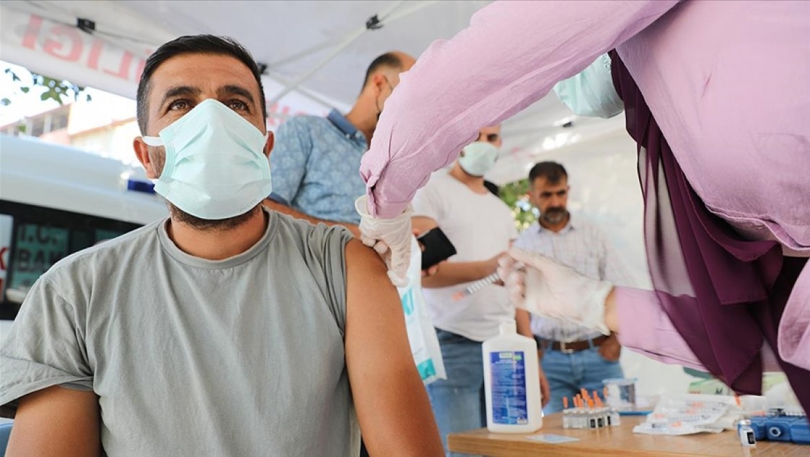 Kovid-19 vakalarının en yüksek olduğu illerden Iğdır'da sağlıkçıların aşı seferberliği