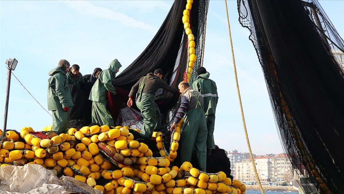 Marmara'dan ve Karadeniz'den istediğini alamayan Tekirdağlı balıkçılar paydos etti
