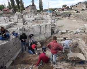 Sebastapolis Antik Kenti'nde 3 mezar tespit edildi