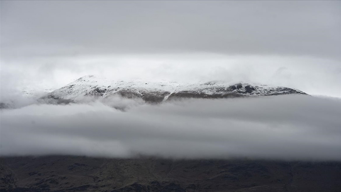 Tunceli'deki Munzur Dağları sis bulutlarıyla kaplandı