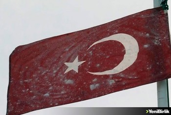 Mehmetçik'ten bayrak donduran soğukta vatan nöbeti