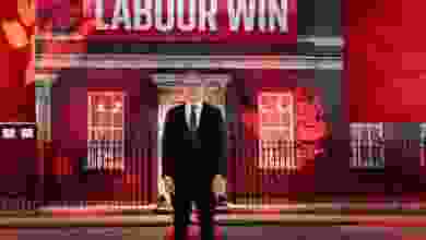 İngiltere'de seçimlerde İşçi Partisi ezici bir zafer kazandı