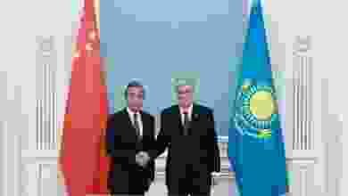 Kazakistan Devlet Başkanı Tokayev Wang Yi'yi kabul etti