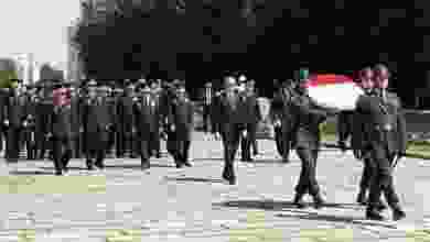 Bakan Yerlikaya, Atatürk'ün mozolesine çelenk bıraktı