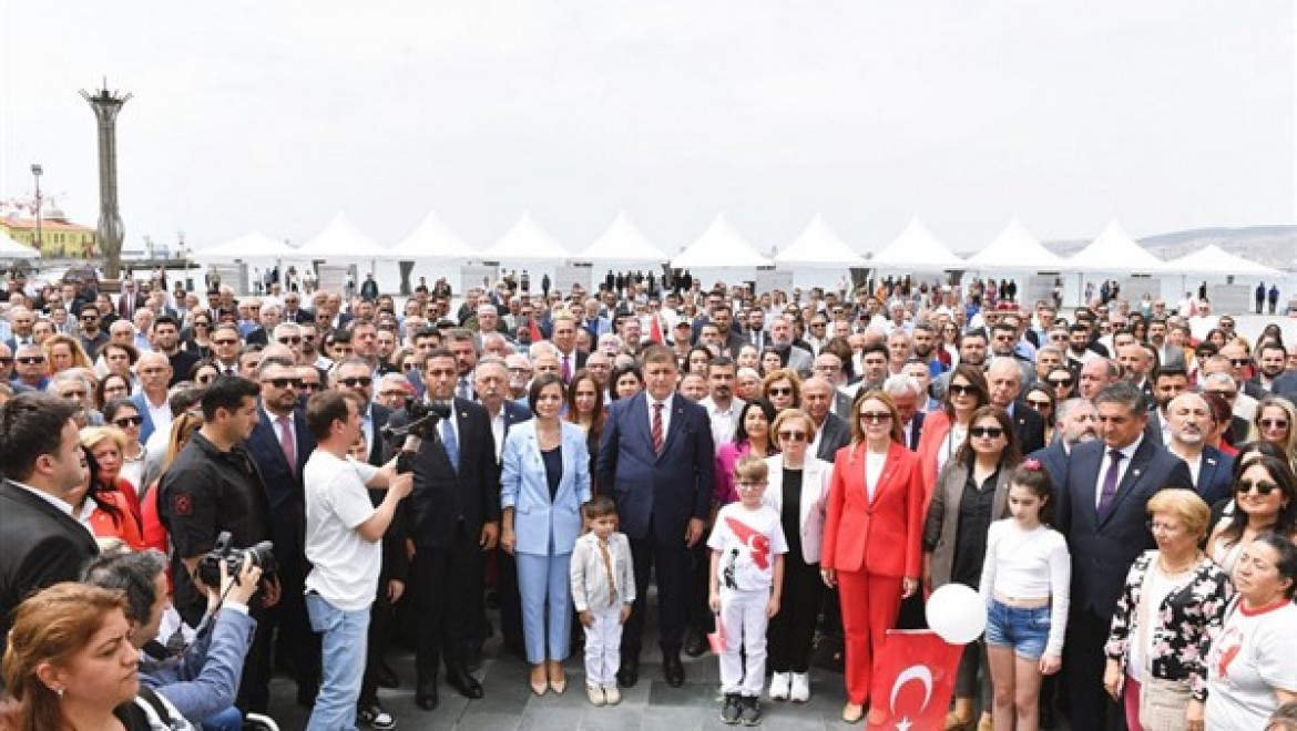 Başkan Tugay CHP'nin 23 Nisan törenine katıldı