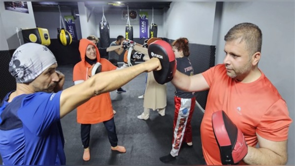 Şanlıurfa'da dernek üyelerine  yakın dövüş konusunda eğitimler veriliyor