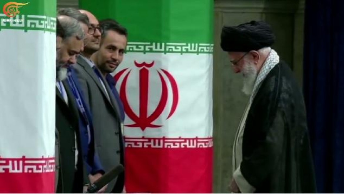 İranlı seçmenler yeni cumhurbaşkanını seçmek için sandık başına gidiyor