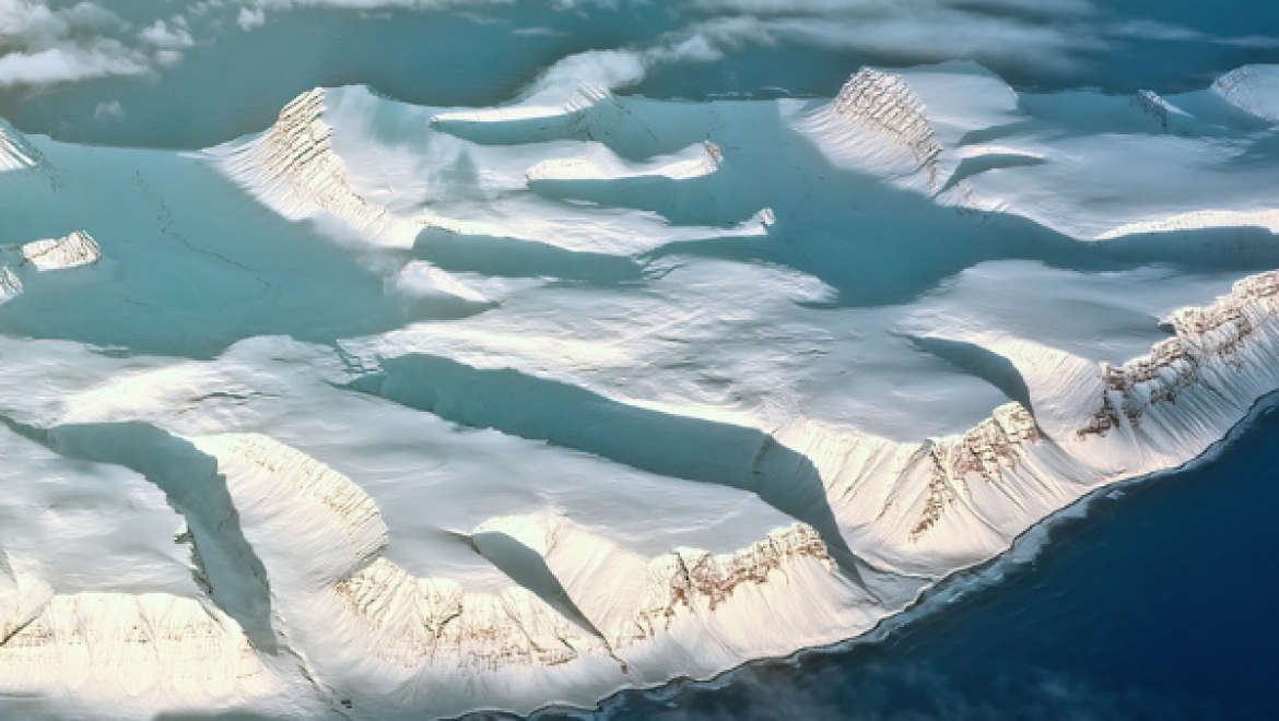 Antarktika çevresindeki deniz buz örtüsü hızla azalıyor