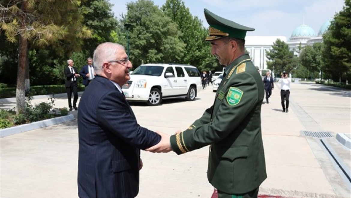 Bakan Güler, Türkmenistan Savunma Bakanı Gündogdiyev ile görüştü