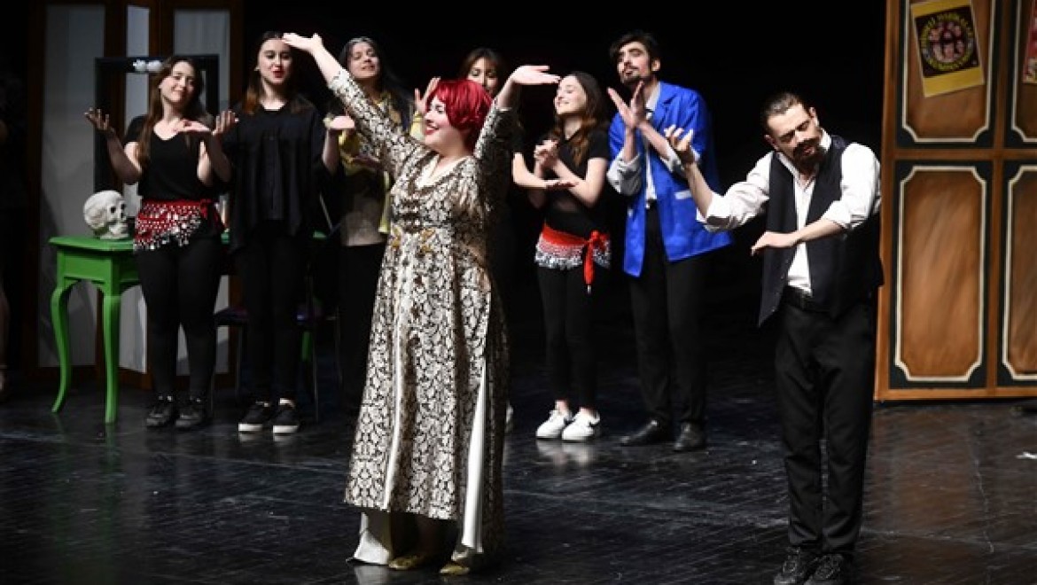 Başkent Gençlik Meclisi'nin "Ah Tiyatro Vah Tiyatro" oyunu Başkentlilerle buluştu