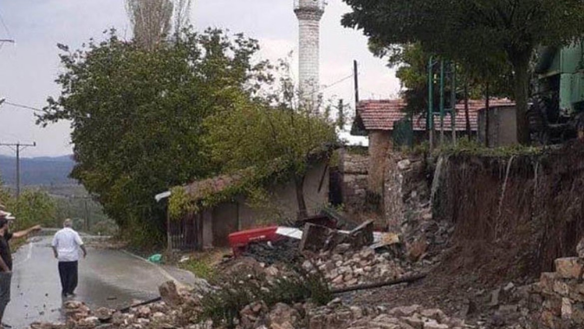 Bursa'nın Harmancık ilçesinde sağanak ve taşkın hasara yol açtı