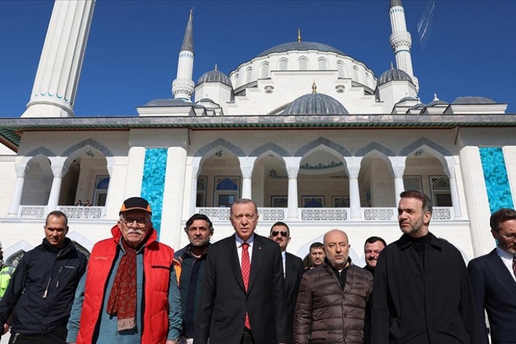 Cumhurbaşkanı Erdoğan, Barbaros Hayrettin Paşa Camisi'nde incelemelerde bulundu