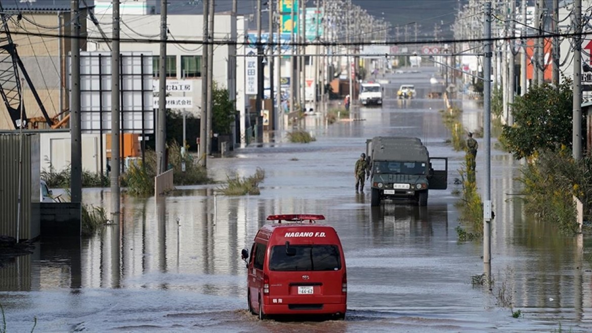 Japonya'da Mawar tayfununda 2 milyon kişinin geçici tahliyesi istendi