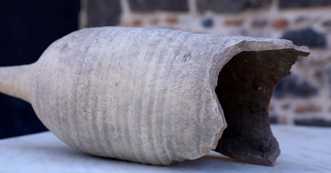 Diyarbakır'daki tarihi surlarda yaklaşık 1700 yıllık amfora bulundu